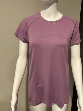 Lululemon athletic short sleeve t